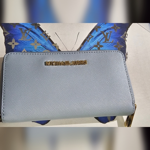 NWT Michael Kors wallet - Picture 7 of 10